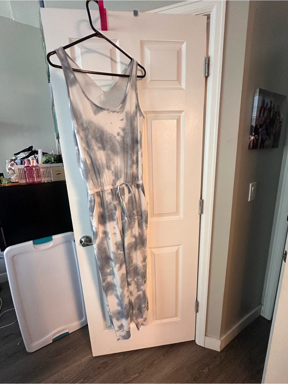 Tie-Dye Sleeveless Jumpsuit Dress in Gray and White